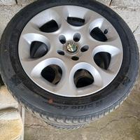 alfa romeo 4 cerchi da 16 completi , gomme al 60%
