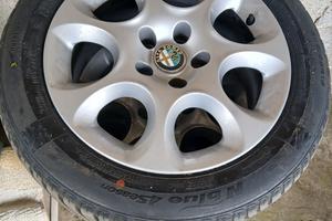 alfa romeo 4 cerchi da 16 completi , gomme al 60%