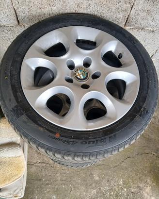 alfa romeo 4 cerchi da 16 completi , gomme al 60%