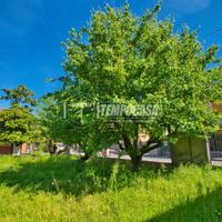 VILLA CON GIARDINO LIBERA SU 4 LATI CON TAVERNA !!