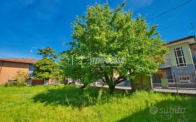 VILLA CON GIARDINO LIBERA SU 4 LATI CON TAVERNA !!