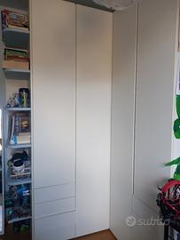 armadio ad angolo bianco effetto legno