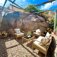 Giardino e terrazza in centro, casa indipendente