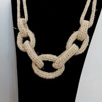 Collana-anelli all'uncinetto-lurex oro