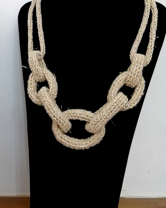 Collana-anelli all'uncinetto-lurex oro