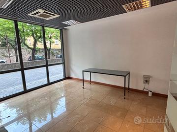 Ufficio privato con vetrina