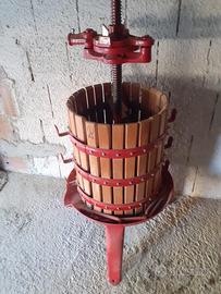 Torchio per fare il vino