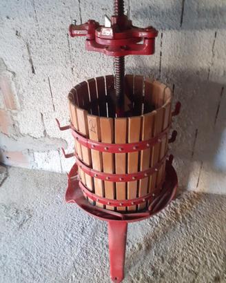 Torchio per fare il vino