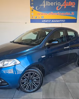 Lancia Ypsilon 1.0 firefly hybrid Silver s&s 70cv