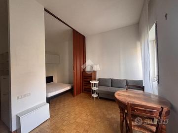 MONOLOCALE A MILANO