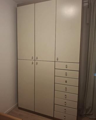 Armadio 6 ante + 7 cassetti – a Ponte Nossa (BG)