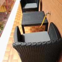 tavolino e due poltrone 