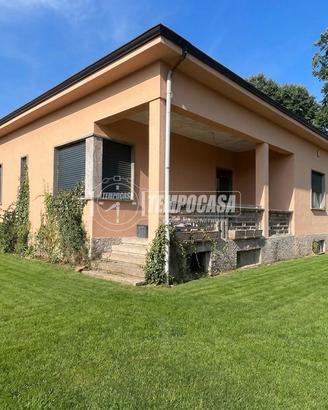 VILLA SINGOLA CON AMPIO GIARDINO PRIVATO, LIBERA S