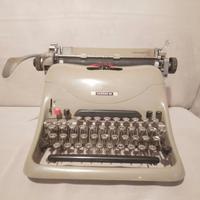 Macchina da scrivere Olivetti