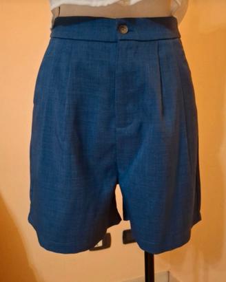 Pantaloncino blu elegante. 