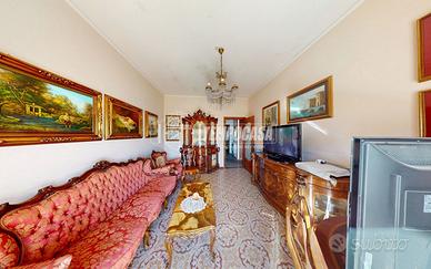 Appartamento di 4 vani e accessori, Afragola