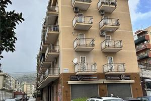 Via Brunelleschi - Locale 2 luci di 155 mq circa