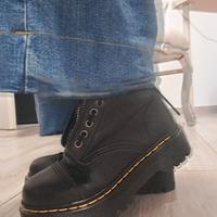 Anfibio in vera pelle stile Dr. Martens 