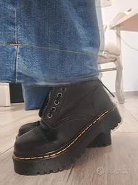 Anfibio in vera pelle stile Dr. Martens 