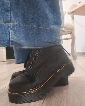 Anfibio in vera pelle stile Dr. Martens 