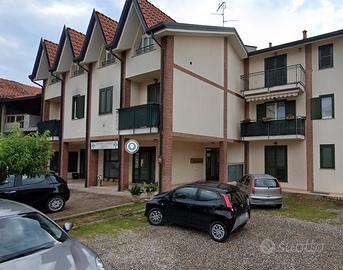 Bilocale ristrutturato con terrazzo e 2 posti auto