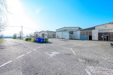 Immobile di 2140 m² con più di 5 locali a Terre de