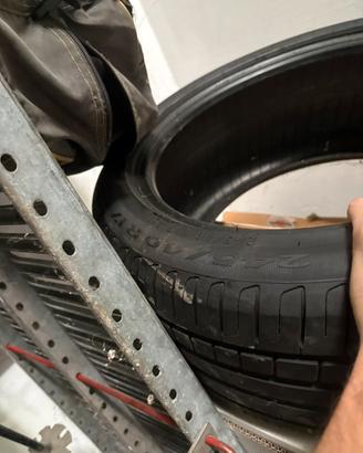 Gomme 245/40 R17