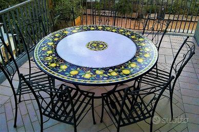 Tavolo rotondo in pietra lavica vietrese