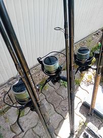 Canne carpfishing, portacanne e attrezzatura.