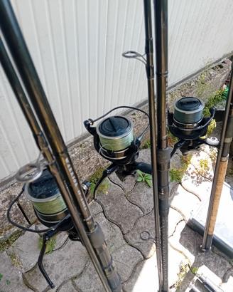 Canne carpfishing, portacanne e attrezzatura.