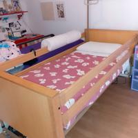 Letto ospedaliero in legno