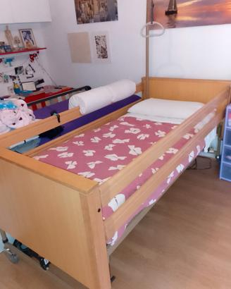 Letto ospedaliero in legno