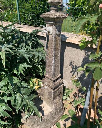 Fontana a colonna da giardino