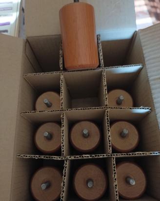 Piedini in legno per poltrone e divani