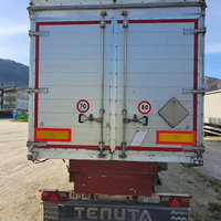 Semirimorchio centinato ribaltabile