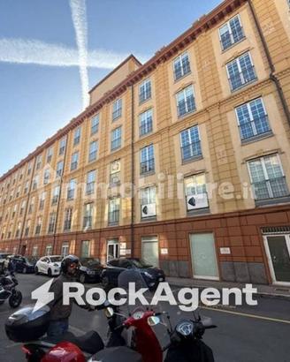 Immobile di 2350 m² con 5 locali a Genova