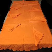 tovaglia in lino forma ellisse con 8 tovaglioli