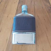 Fiaschetta in vetro con cinturino in pelle