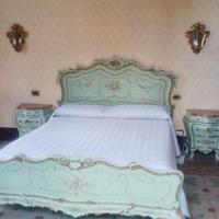 Camera da letto antica in stile veneziano