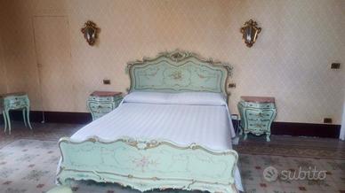 Camera da letto antica in stile veneziano