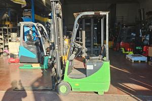 Carrello elevatore 800kg per spazi stretti