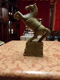 cavallo in marmo