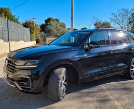 VOLKSWAGEN Touareg 2019 3.0 286 cv R Line