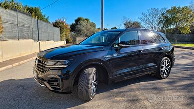 VOLKSWAGEN Touareg 2019 3.0 286 cv R Line