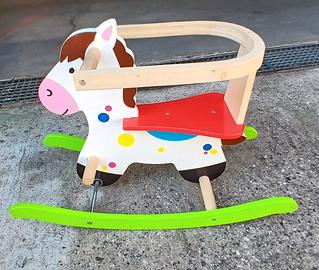 cavallo a dondolo  in legno 