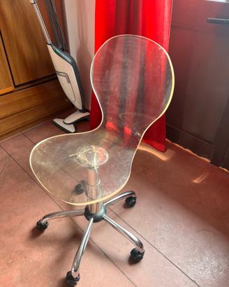 Sedia girevole in plexiglass
