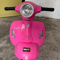 Vespa rosa elettrica