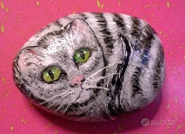 Gatto tigrato dipinto a mano su sasso di mare