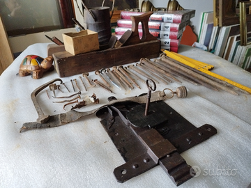 Antica serratura epoca 600 e antico piombo