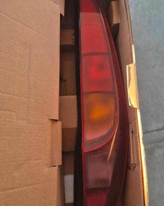 faro fanale posteriore fiat punto terza serie 2008